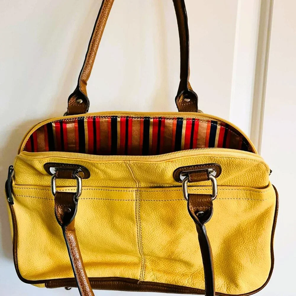 Vintage Tignanello Yellow Leather Shoulder Bag USA Rare 2000s Top Handle - Picture 6 of 16